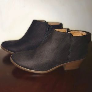 BLACK ANKLE BOOTIES